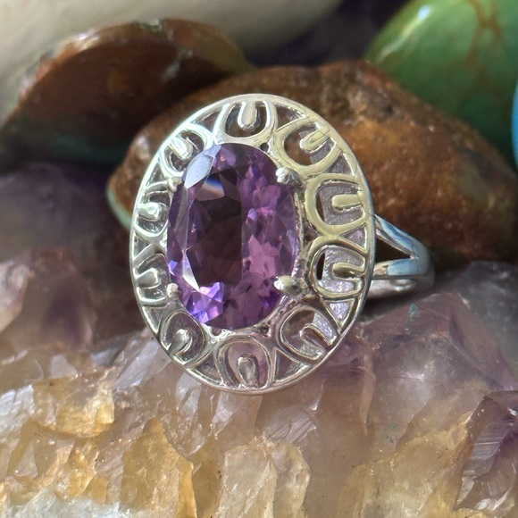Stunning genuine amethyst sterling silver ring - Picture 8 of 9